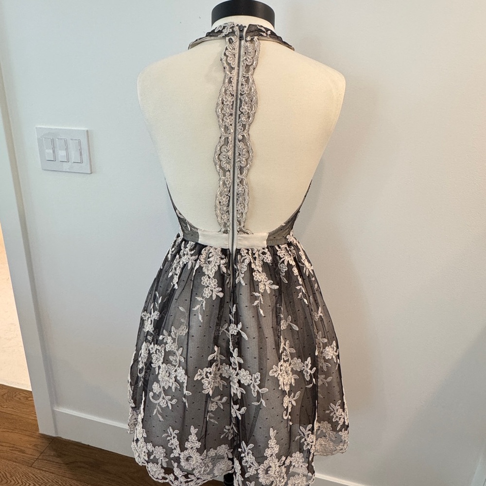 Alice + Olivia Amazing Lace Open Back Party Dress - Size 10 - Picture 3 of 13